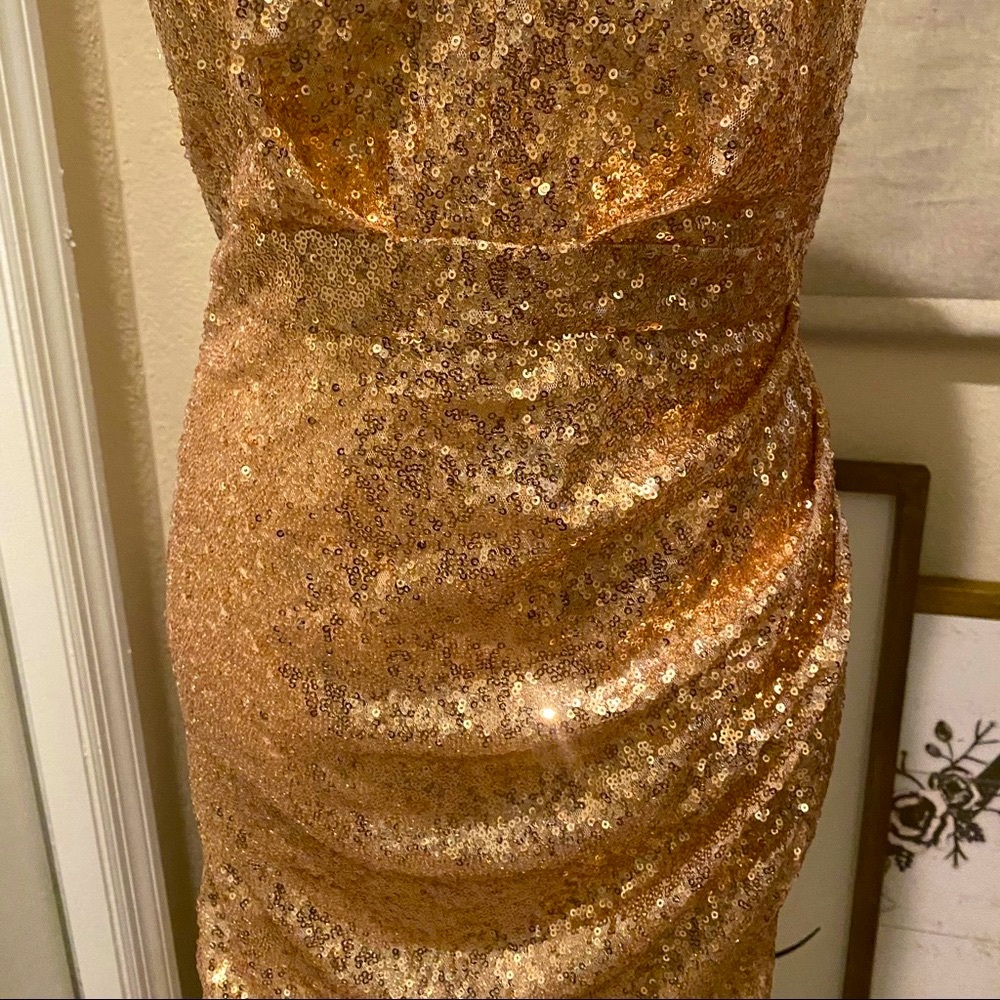 LookBook - Dress - Picture 3 of 11